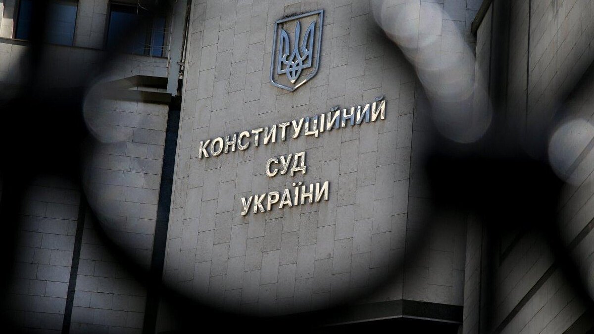 Эксперт назвал сроки разрешения конституционного кризиса
