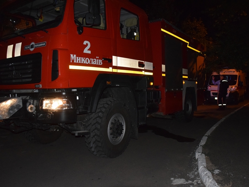 В Николаеве горела квартира в многоэтажке: бойцы ГСЧС провели эвакуацию жильцов