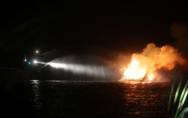 В акватории Днепра сгорела яхта (ФОТО, ВИДЕО)