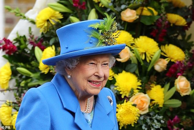 Королева Великобритании наладила собственное производство джина