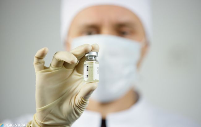 Две компании подали запрос на регистрацию вакцины от коронавируса