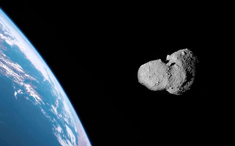 К Земле с огромной скоростью мчится астероид