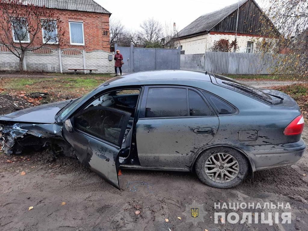 ДТП на Харьковщине: у Mazda оторвало колесо, машины разбросало по дороге