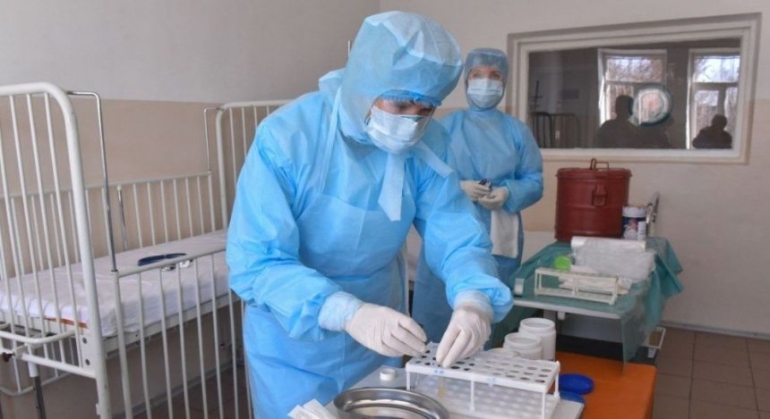 За сутки в Киеве медики зафиксировали более 1520 новых случаев COVID-19