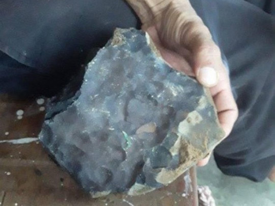 Мужчине из Индонезии метеорит пробил крышу дома