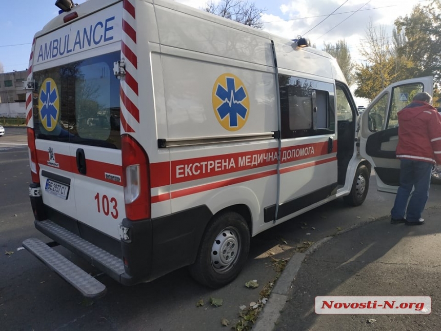 В Николаеве на  пешеходном переходе женщина за   рулем сбила школьника