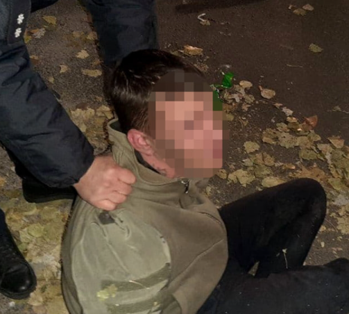 Очень пьяный мужчина попытался угнать ЗАЗ в Николаеве (ФОТО)