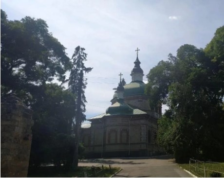 Под монастырем в Киеве нашли убитую девушку (ФОТО)