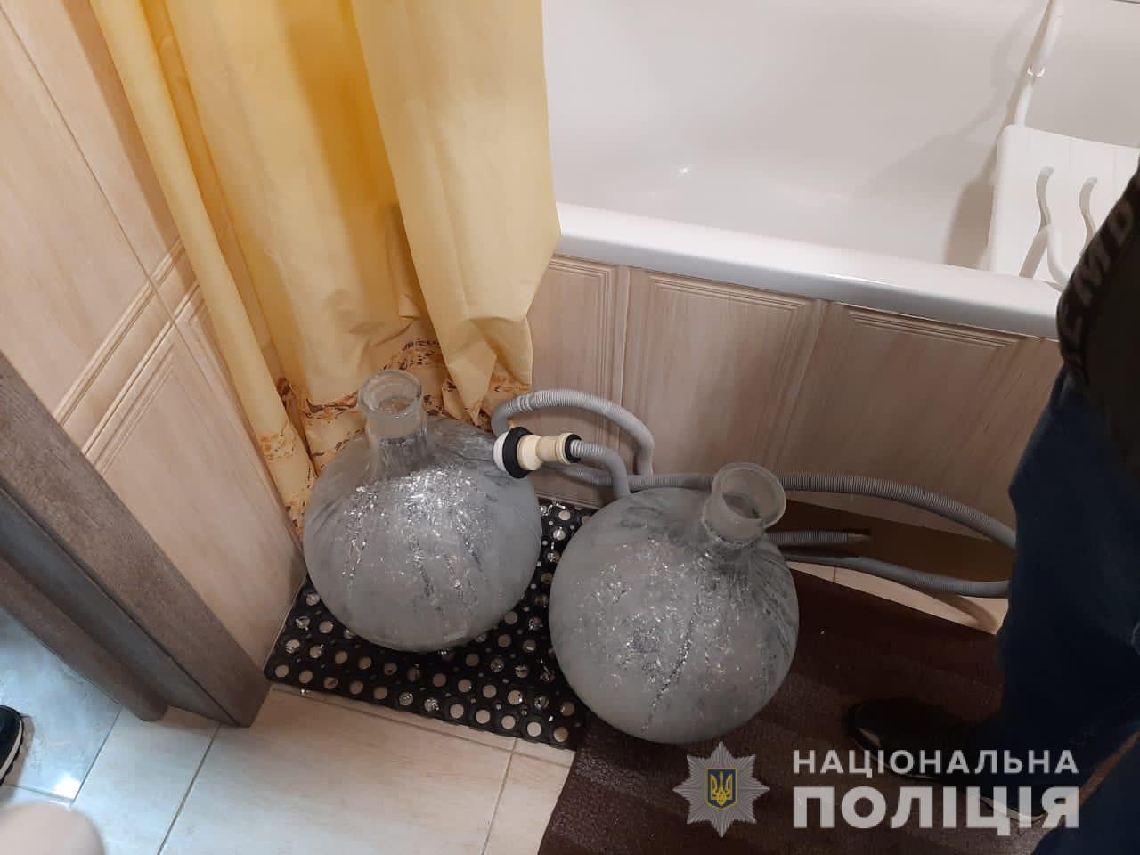 В Харькове при обыске полиция изъяла амфетамин и прекурсоры на 250 тысяч гривен