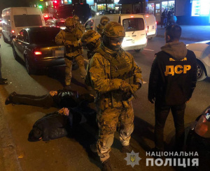 Ожидали получить 100 тысяч долларов выкупа: В Киеве задержали рецидивистов, планировавших похищение человека