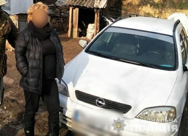На Киевщине женщина угнала автомобиль у гостеприимного жителя села