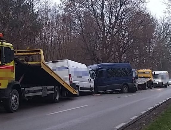 В Польше на дороге столкнулись три микроавтобуса: погиб украинец