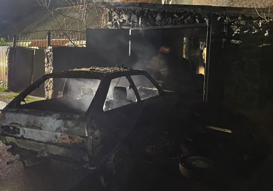В Полтаве горели частный дом и гараж: есть пострадавшие