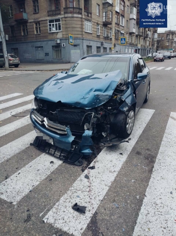 В Запорожье столкнулись Citroen  и маршрутка