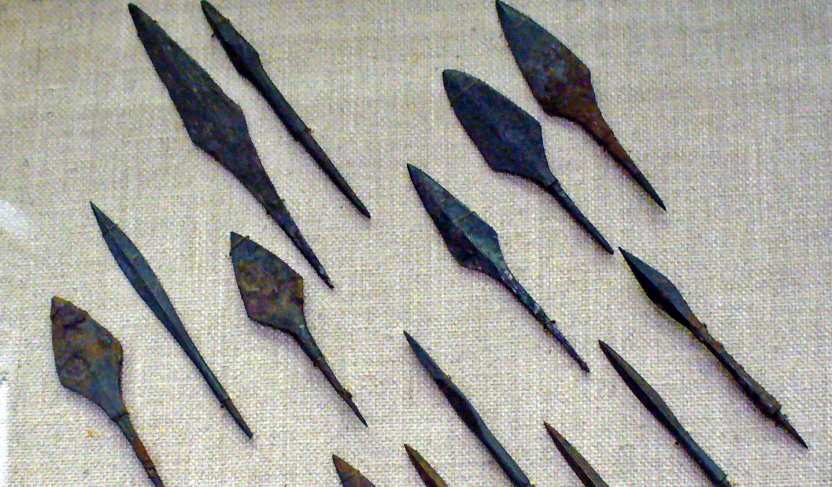 Артефактам около 4000 лет: В Норвегии археологи обнаружили древние стрелы в растаявшем леднике