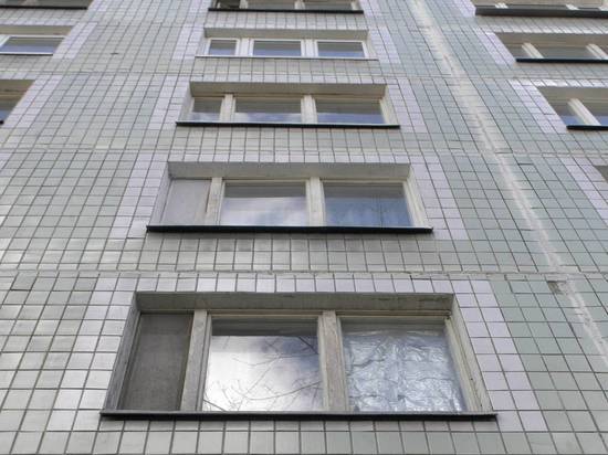 В Харькове женщина выпала с шестого этажа