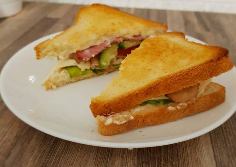 «Готовим в удовольствие»: Хрустящие сэндвичи с курицей