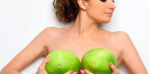 Врачи назвали продукты, которые отвечают за красоту женской груди