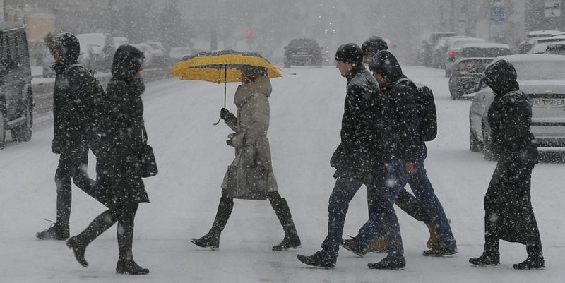 Синоптик:  2 декабря в Украине ожидается мокрый снег, на дорогах гололедица 