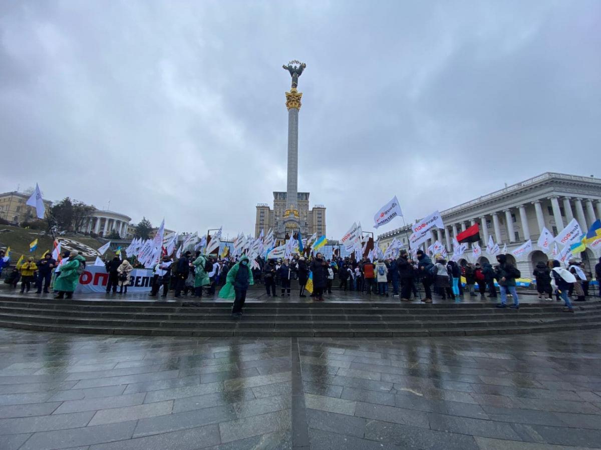 Участники налогового майдана развернули полевую кухню