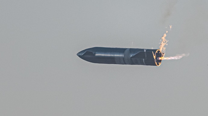 Созданная SpaceX ракета совершила успешный взлет, но затем разбилась об землю