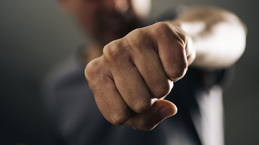  В Днепре неадекват проломил череп парню в супермаркете