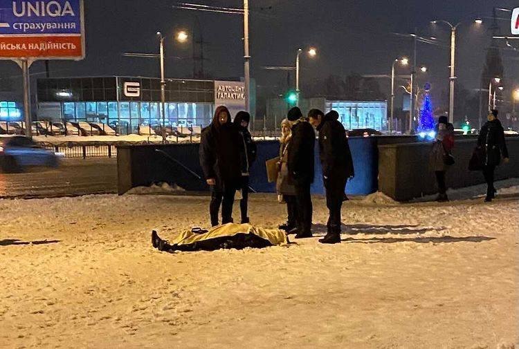 В Харькове возле метро обнаружен труп