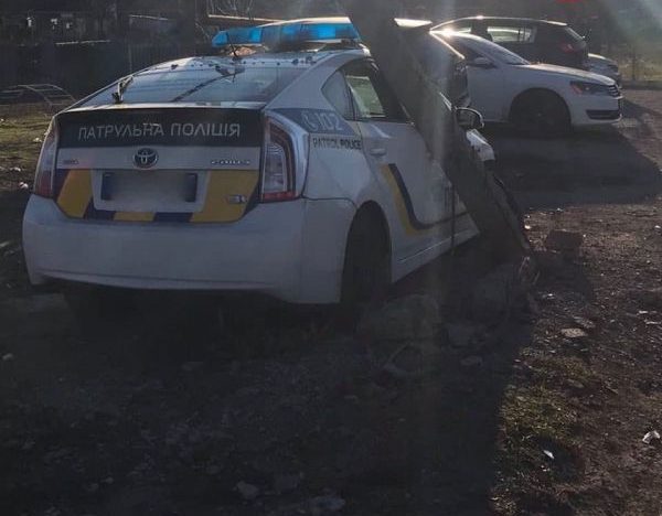 В Мариуполе автомобиль патрульной полиции попал в ДТП