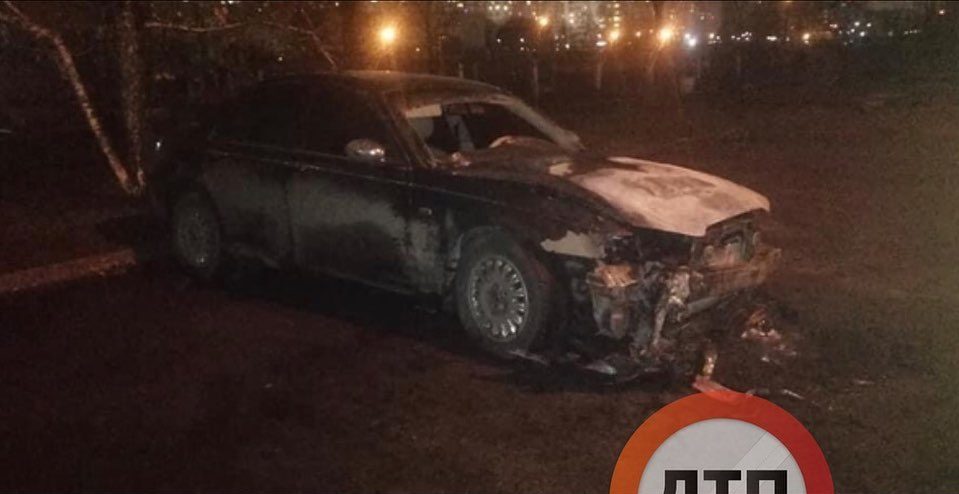 В Киеве ночью взорвался автомобиль