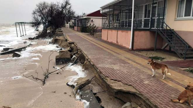 Курорт на Азовском море страдает от многодневного шторма