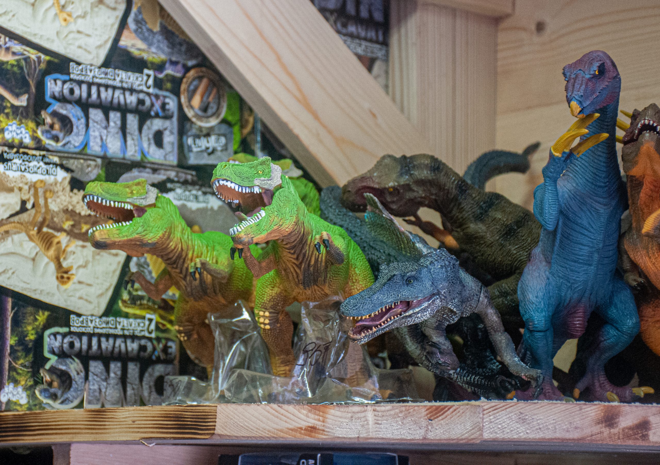 В Харькове среди зимы появились динозавры