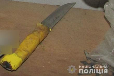 На Киевщине женщина порезала ножом собутыльника