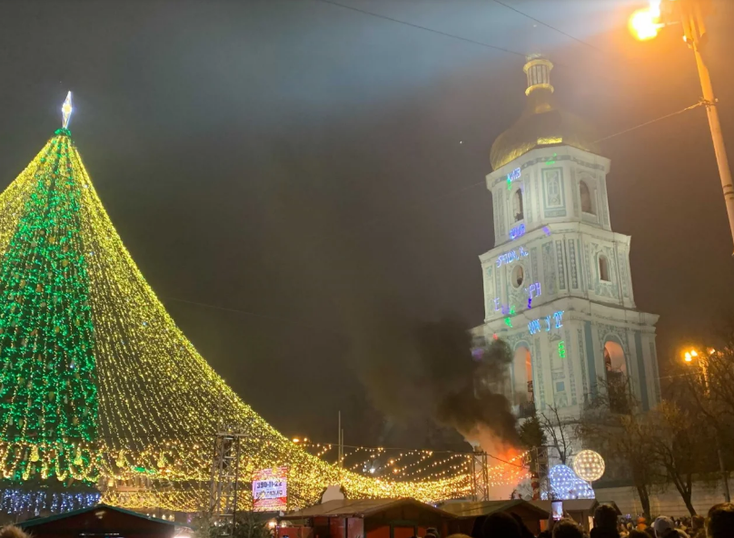 На открытии елки в Киеве произошел пожар