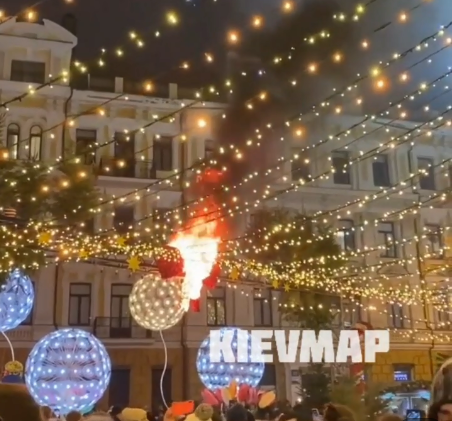 В Киеве зажгли главную елку страны