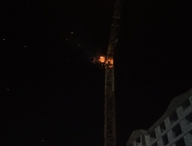 На стройплощадке под Киевом горел башенный кран