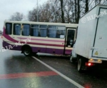 На трассе под Запорожьем в ДТП попал рейсовый автобус