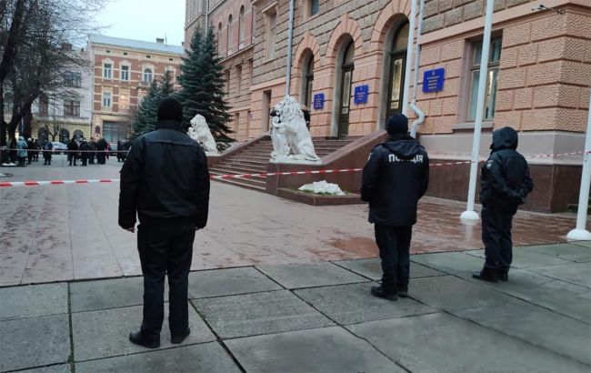 В Черновцах из-за минирования эвакуировали ОГА – полиция