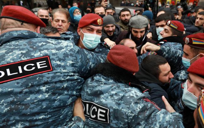 В Ереване &#8212; новые протесты против Пашиняна: есть задержанные