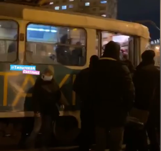 В Харькове пассажир выпал из трамвая