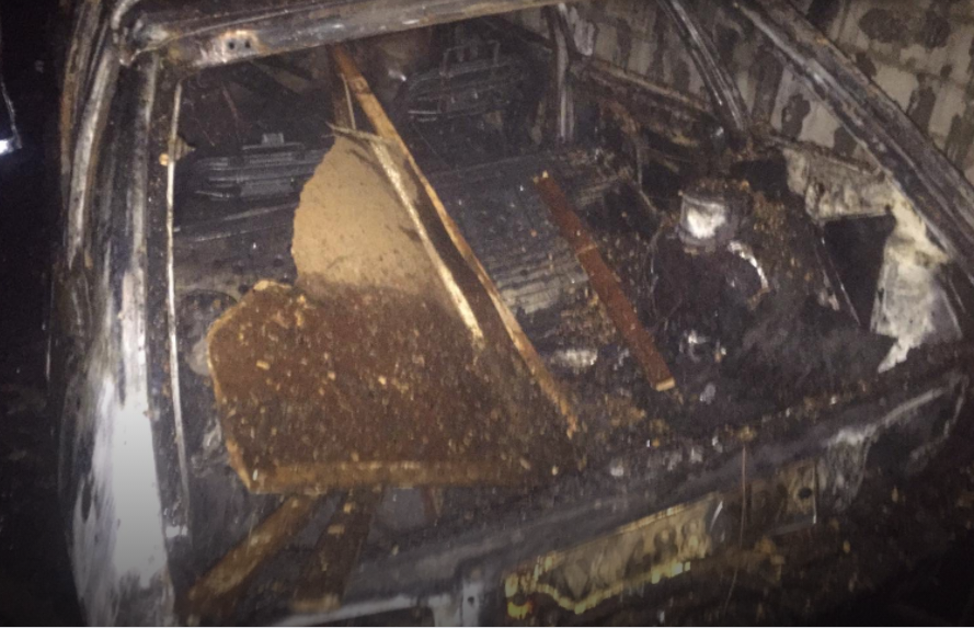 В Харькове в гараже сгорел ВАЗ