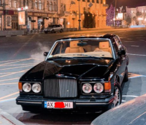 В Харькове заметили роскошный Bentley 1995 года выпуска