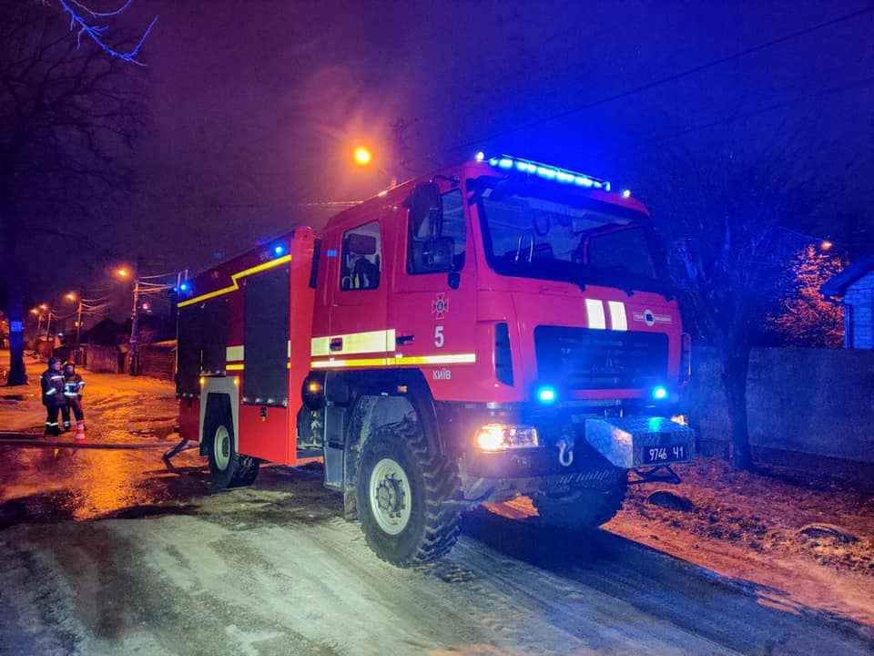 В Киеве горело деревянное кафе: во время пожара обгорел человек