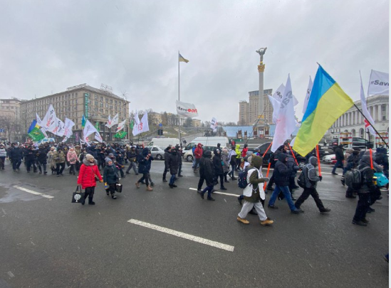 В Киеве колонна протестующих предпринимателей повернула на Крещатик