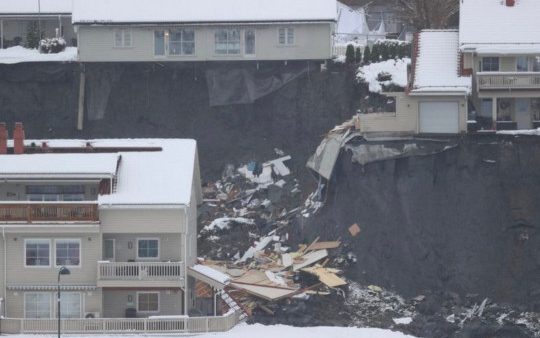В Норвегии оползень разрушил дома: есть пострадавшие
