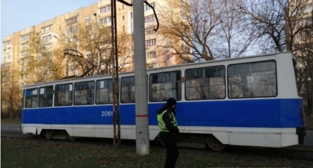 В Николаеве мужчина скончался после столкновения с трамваем