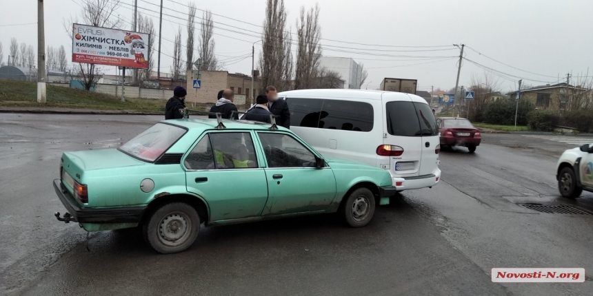 В Николаеве произошло ДТП с Opel и микроавтобусом Hyundai