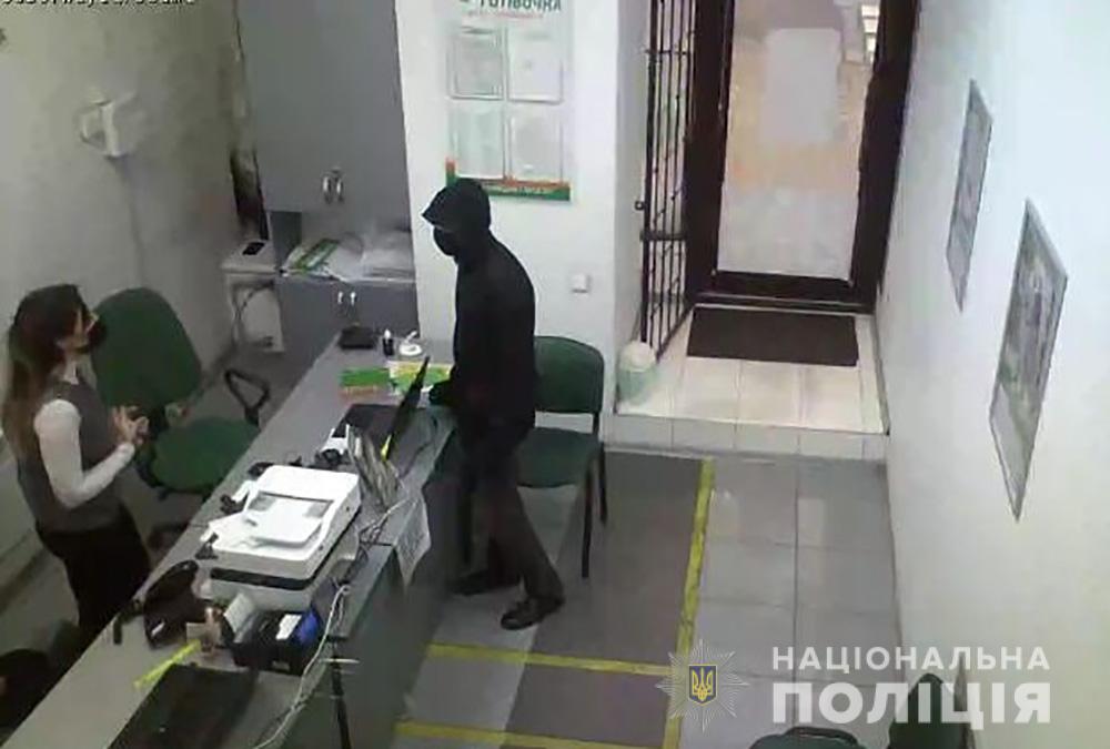 В Запорожье мужчина ограбил кредитное отделение