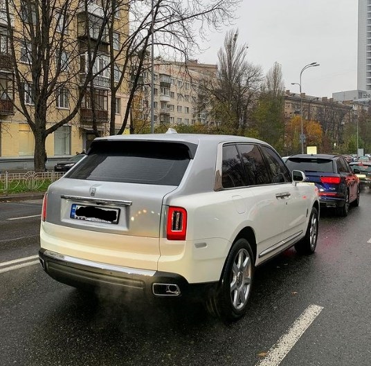 В центре Киева заметили роскошный Rolls-Royce за 12 миллионов гривен