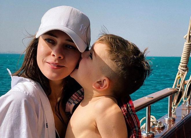 Юлия Санина показала трогательное фото с сыном с отдыха