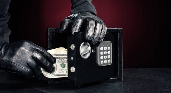 Из сейфа следователя в Николаеве пропали арестованные деньги &#8212; 10 тысяч долларов